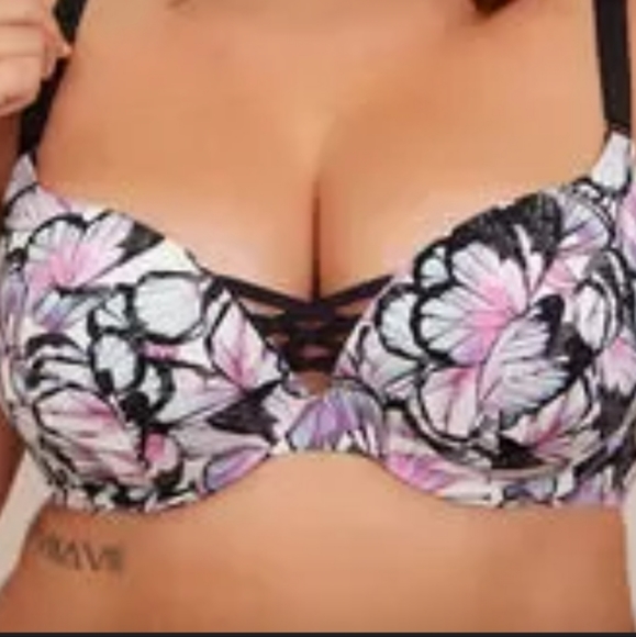 Torrid Bra and matching lingerie - Picture 2 of 8